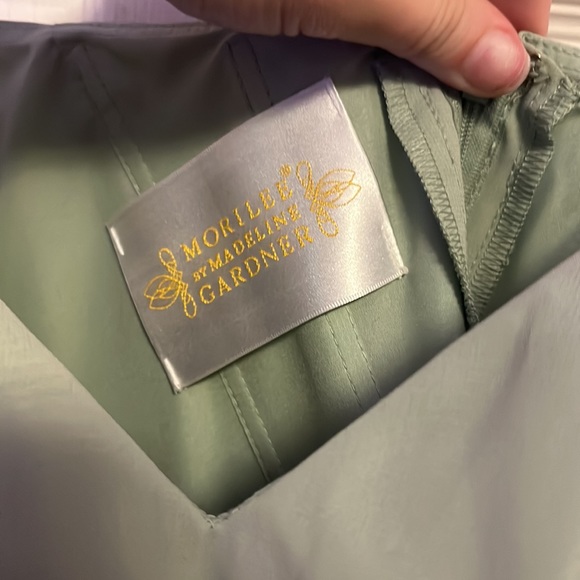 Dress - Picture 2 of 4